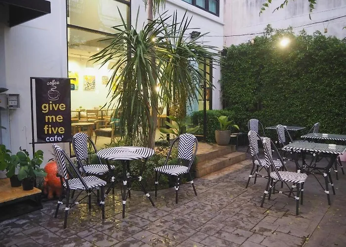 Give Me 5 Hostel Chiang Mai